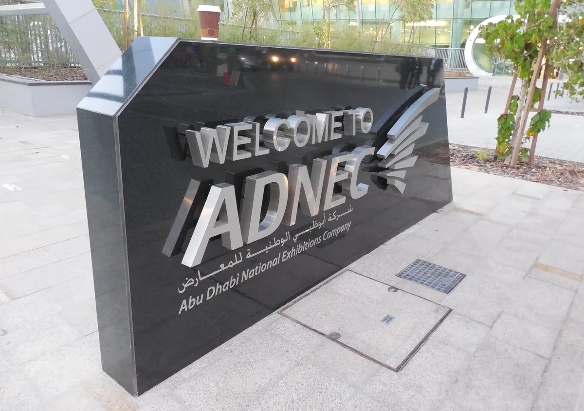 ADNEC Abu Dabi Ulusal Fuar Merkezi’ndeki “Welcome to ADNEC” tabelası